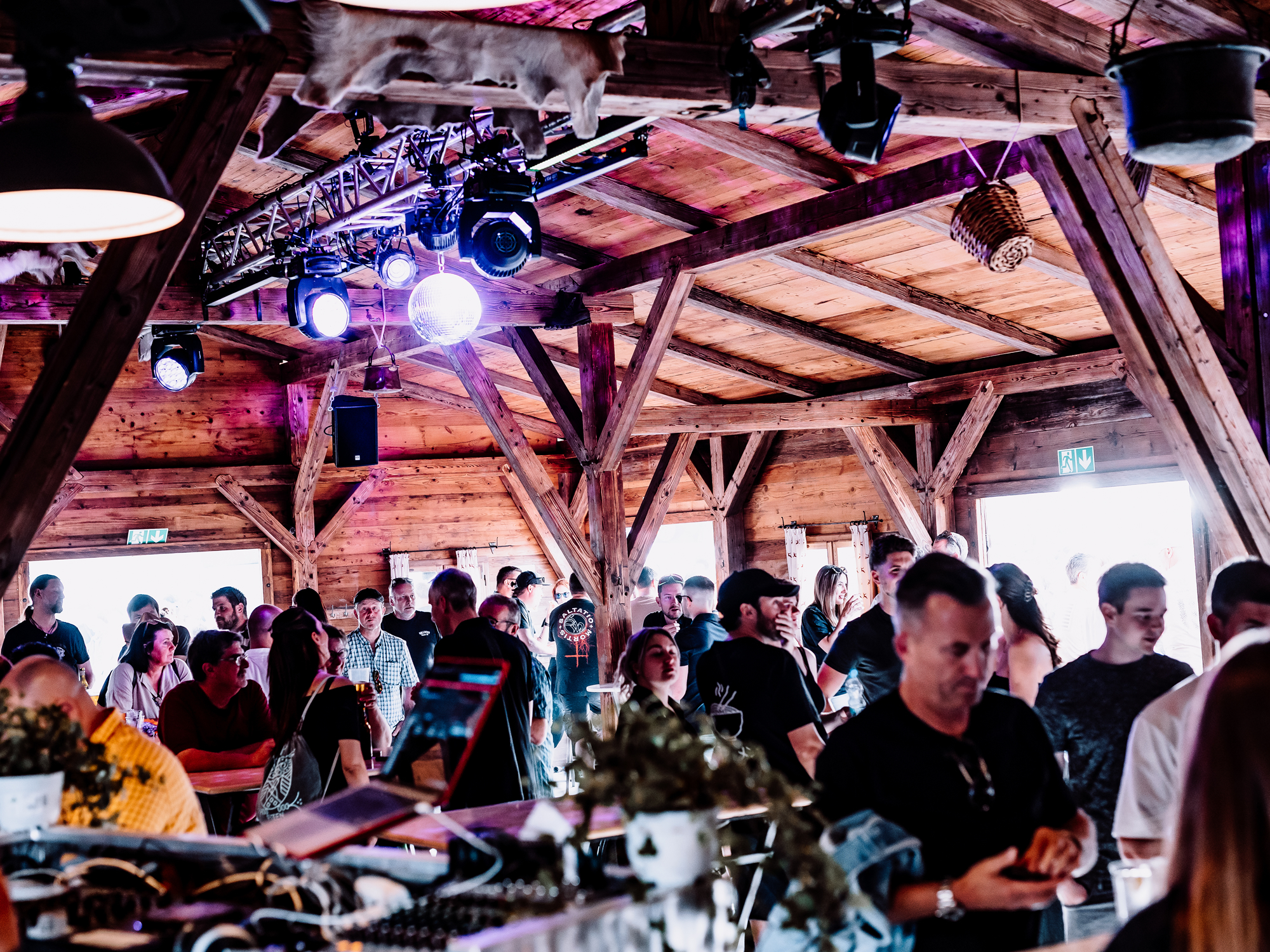 Absolute Productions: Galerie Chalet 3